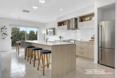 Property photo of 7 Peanut Avenue Mickleham VIC 3064