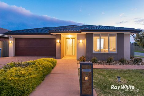 Property photo of 10 Challenger Circuit Cranbourne East VIC 3977