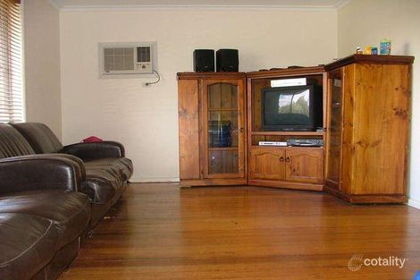 Property photo of 8 Strawbent Rise Narre Warren VIC 3805