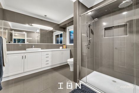 Property photo of 51 Sunningdale Crescent Cranbourne VIC 3977