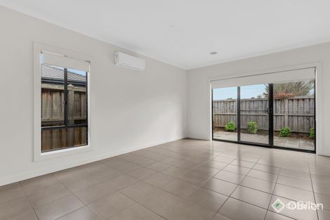 Property photo of 2/16 Riverside Avenue Werribee VIC 3030