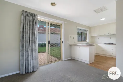Property photo of 81 Crawshaw Crescent Glenroy NSW 2640