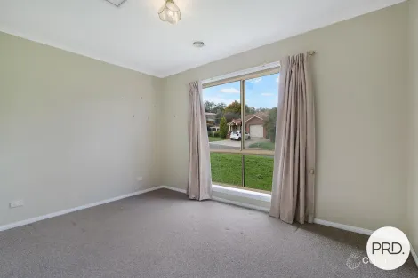 Property photo of 81 Crawshaw Crescent Glenroy NSW 2640