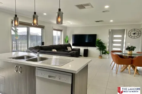 Property photo of 2 Drop Walk Wyndham Vale VIC 3024