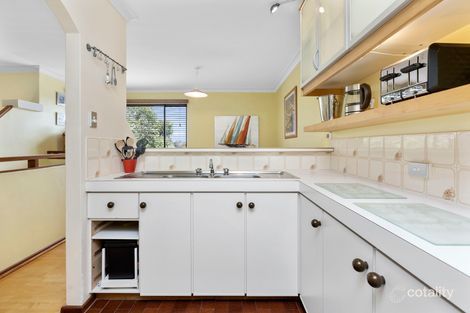 3/3 Alga St, Scarborough, WA 6019