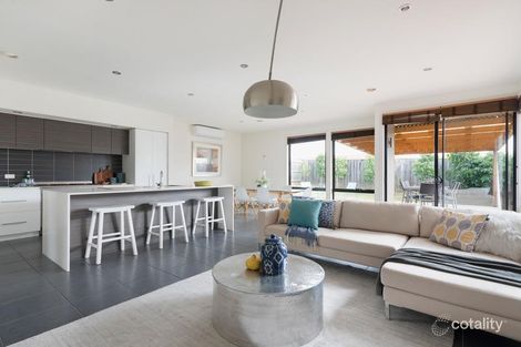 Property photo of 17 Muyan Circuit Burwood VIC 3125