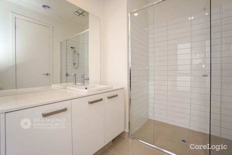 Property photo of 30 Yarramie Circuit Craigieburn VIC 3064