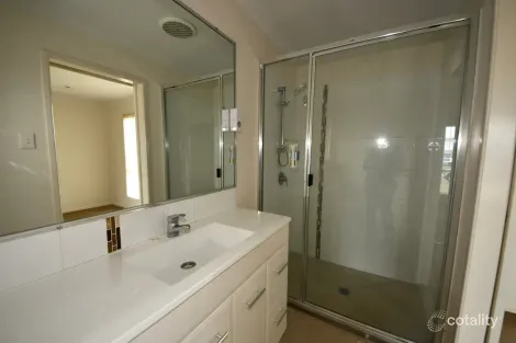 Property photo of 21 Tawarra Crescent Gracemere QLD 4702