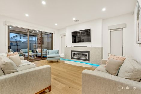Property photo of 9 Emblem Way Craigieburn VIC 3064
