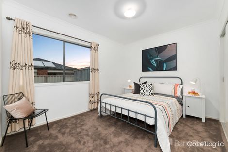 Property photo of 8 Warbler Street Pakenham VIC 3810