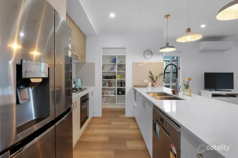 Property photo of 19 Blackberry Way Ripley QLD 4306