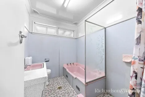 Property photo of 24 Camellia Circle Woy Woy NSW 2256