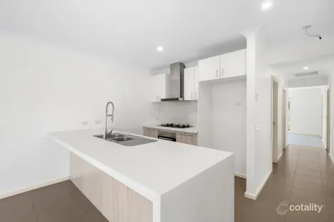 Property photo of 9 Beachside Crescent Point Cook VIC 3030