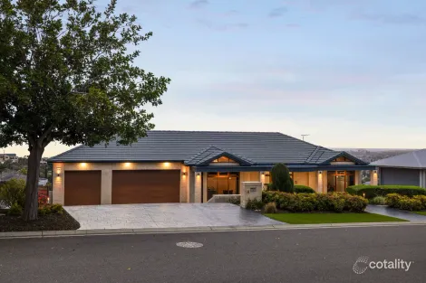 Property photo of 4 Harrier Court Darlington SA 5047