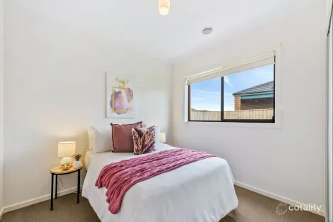 Property photo of 21 Masters Crescent Mambourin VIC 3024