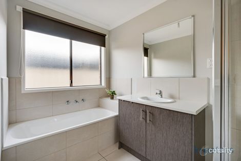 Property photo of 10 Zenith Street Pakenham VIC 3810