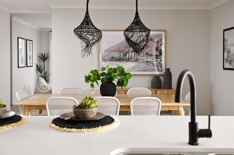 Property photo of 10 Quartz Road Treeby WA 6164