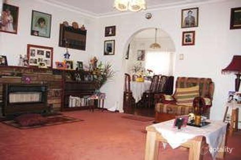 Property photo of 33 Mulhall Drive St Albans VIC 3021