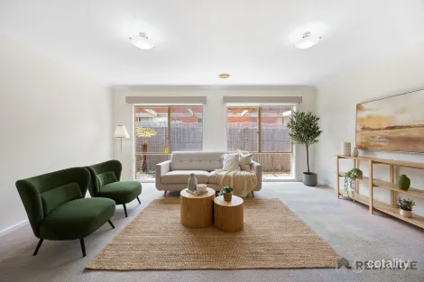 Property photo of 30 Bowral Loop Craigieburn VIC 3064