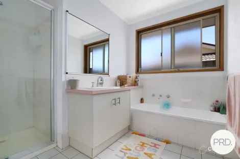 Property photo of 9 Meyer Place Thurgoona NSW 2640