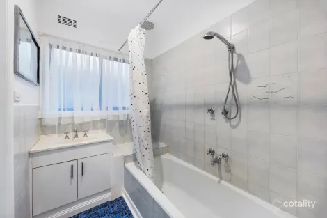 Property photo of 21 Wattle Avenue Wendouree VIC 3355