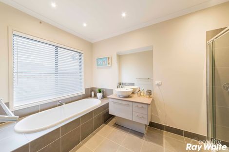 Property photo of 10 Princeton Place Cranbourne West VIC 3977