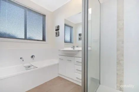 Property photo of 2 Hakea Court Dennington VIC 3280