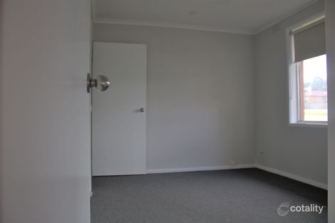 Property photo of 19 Hallam Road Hampton Park VIC 3976