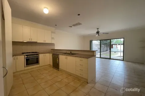 Property photo of 27 Boyden Square Roxburgh Park VIC 3064