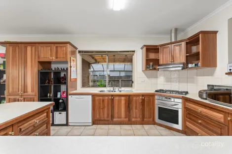 Property photo of 40 Lincoln Road Croydon VIC 3136