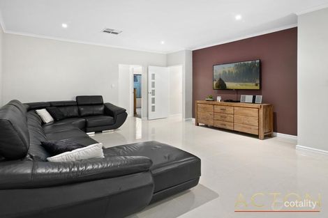 Property photo of 20 Copperback Circle Huntingdale WA 6110