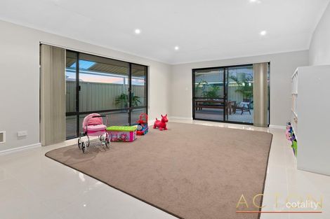 Property photo of 20 Copperback Circle Huntingdale WA 6110