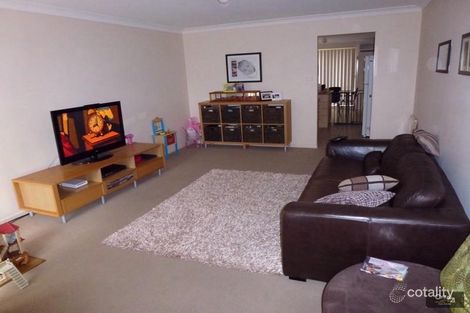 Property photo of 2 Greenock Court Cameron Park NSW 2285