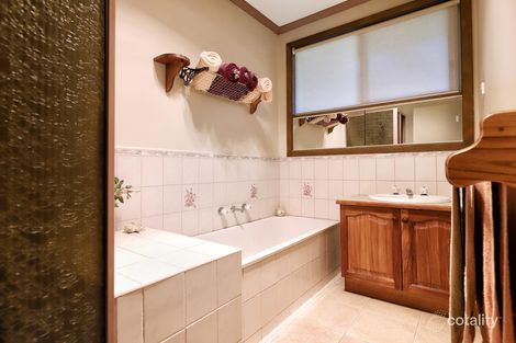 Property photo of 4 Penarth Court Craigieburn VIC 3064