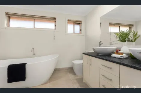 Property photo of 19 Bowman Drive Mill Park VIC 3082