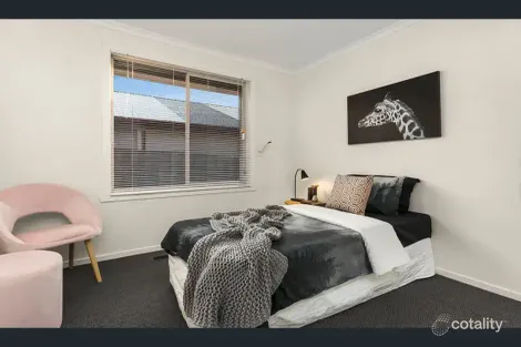 Property photo of 19 Bowman Drive Mill Park VIC 3082