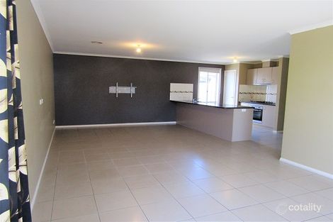 Property photo of 19 Webster Way Pakenham VIC 3810