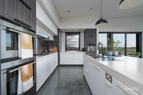 Property photo of 16 Vernon Street Guyra NSW 2365