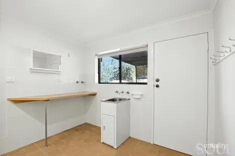 Property photo of 18 Lawford Crescent Griffith NSW 2680