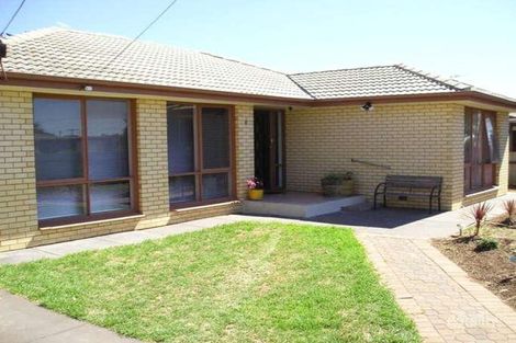 Property photo of 22 Weeroona Avenue Port Noarlunga South SA 5167
