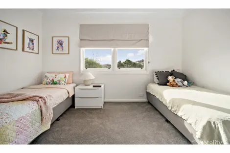 Property photo of 20 Mosbri Crescent The Hill NSW 2300