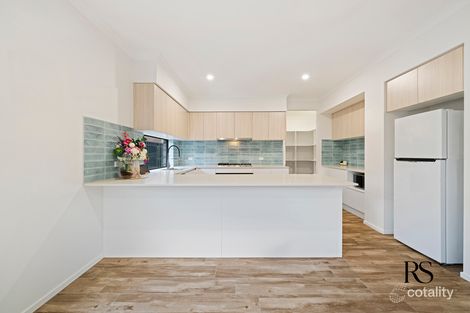 Property photo of 51 Springleaf Avenue Clyde North VIC 3978
