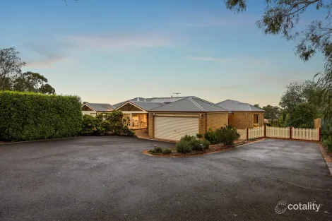 2 Marshall Cl, Sunbury, VIC 3429