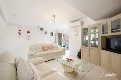 Property photo of 4/17 Cupania Place Elanora QLD 4221