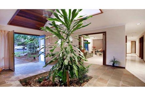 Property photo of 9 Bedwell Place Mount Ommaney QLD 4074
