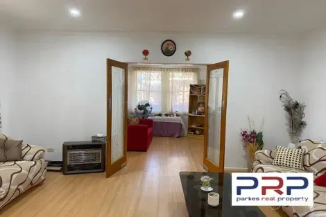 Property photo of 11 Oswin Street Parkes NSW 2870