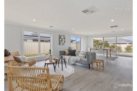 Property photo of 47 Cootamundra Boulevard Gobbagombalin NSW 2650