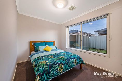 Property photo of 10 Challenger Circuit Cranbourne East VIC 3977