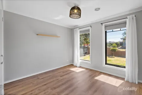 Property photo of 8 Ahern Street Wollert VIC 3750