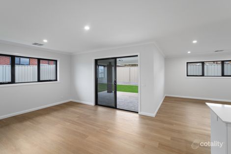 Property photo of 18 Hillcrest Street Leneva VIC 3691